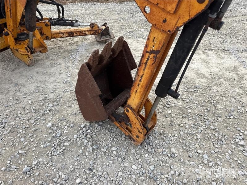 Stravbeni Stroje Praha DH0115 Crawler Wheel Excava Lastik tekerli ekskavatörler