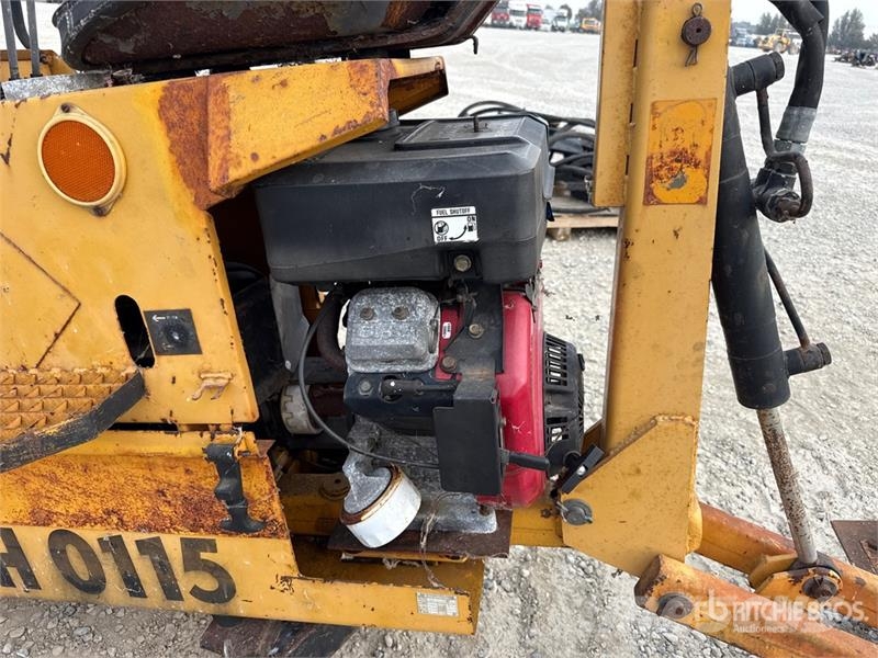 Stravbeni Stroje Praha DH0115 Crawler Wheel Excava Lastik tekerli ekskavatörler