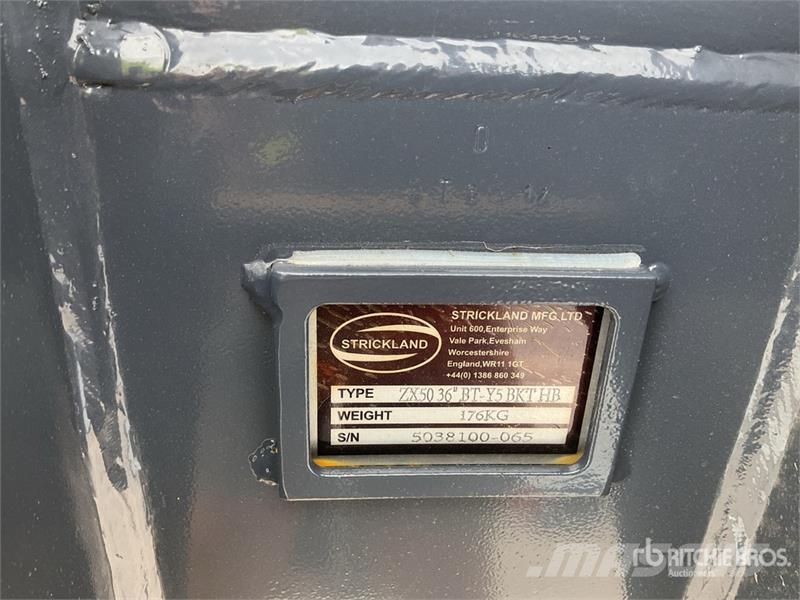Strickland 36 in Digging Excavator Bucket - Fits Hitachi ZX50 Pistoane