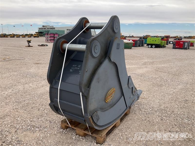 Strickland 36 in Trench Excavator Bucket - Fits Kobelco SK500 Pistoane