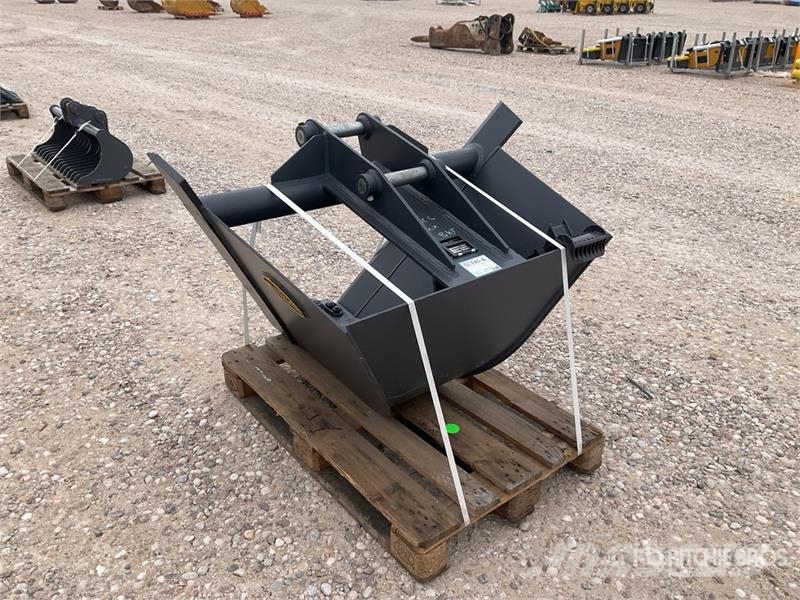 Strickland Backhoe Loader Bucket - Fits JCB 3CX Pistoane