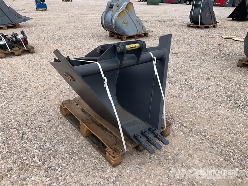 Strickland Backhoe Loader Bucket - Fits JCB 3CX Pistoane