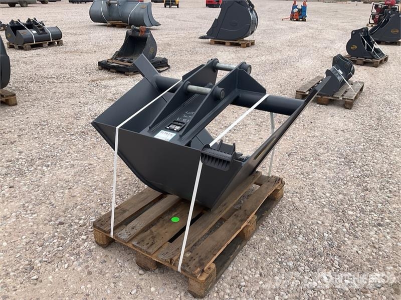 Strickland Backhoe Loader Bucket - Fits JCB 3CX Pistoane