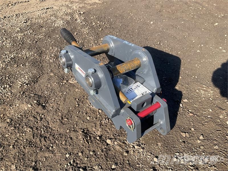 Strickland Quick Coupler - Fits Komatsu PC30/35 (Unused) Ātrie savienotāji