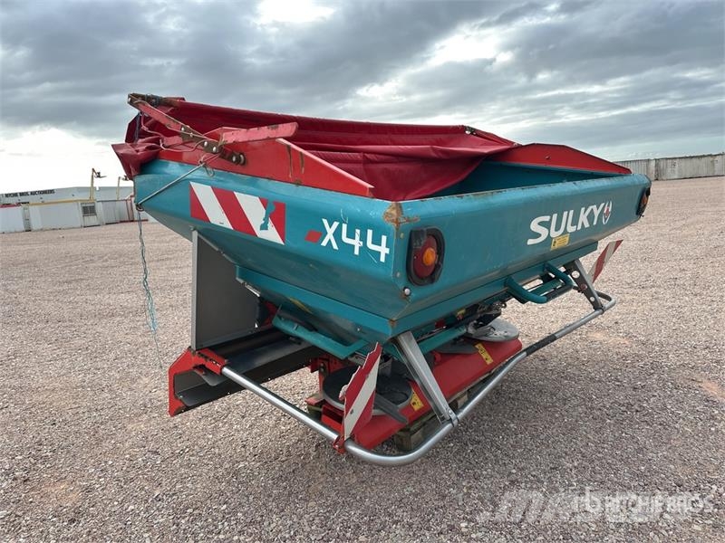 Sulky X44 Fertilizer Spreader معدات رش أسمدة