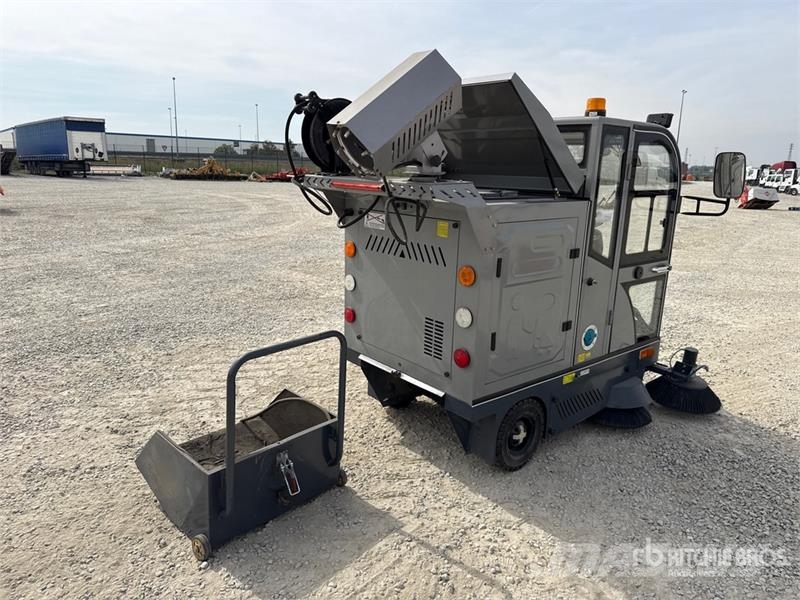  SWEEPMEC SM-3000PRO Broom Tractor كاسحات داخلية