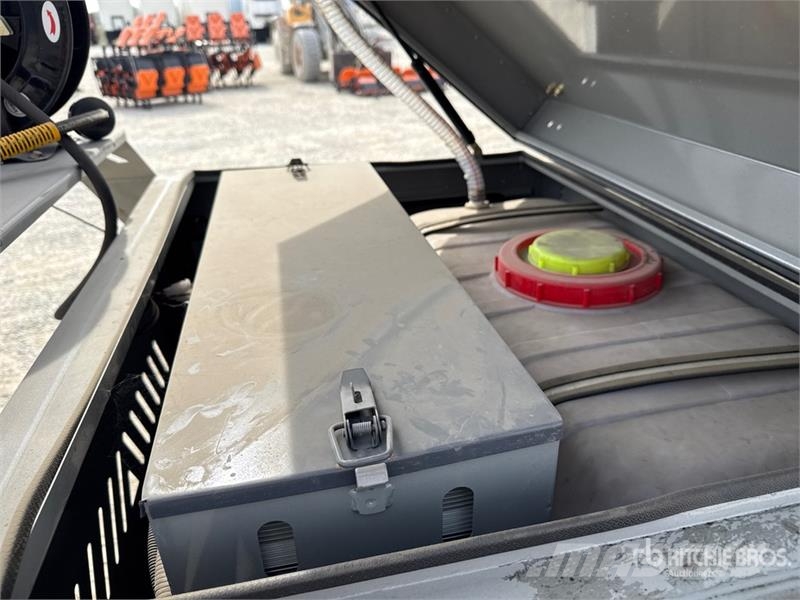  SWEEPMEC SM-3000PRO Broom Tractor كاسحات داخلية
