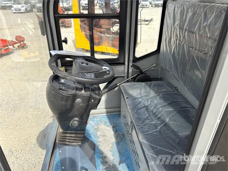  SWEEPMEC SM-3000PRO Broom Tractor كاسحات داخلية