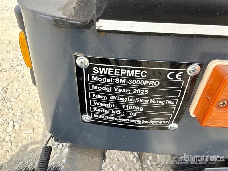  SWEEPMEC SM-3000PRO Broom Tractor كاسحات داخلية
