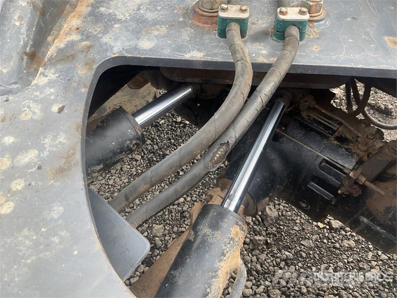  Swivel Dumper عربات نقل قلابة للمواقع