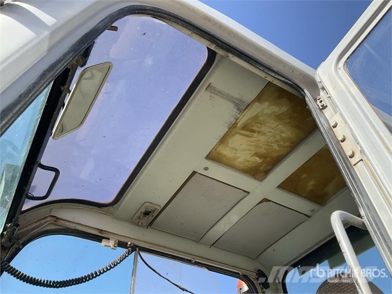 Takeuchi TB175W Bagri na kolesih