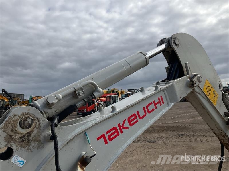 Takeuchi TB216 Mini bagri <7t