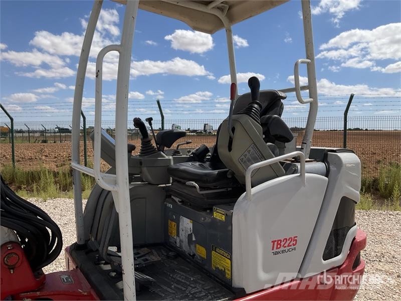 Takeuchi TB225 Canopy Mini Excavator Εκσκαφάκι (διαβολάκι) < 7t