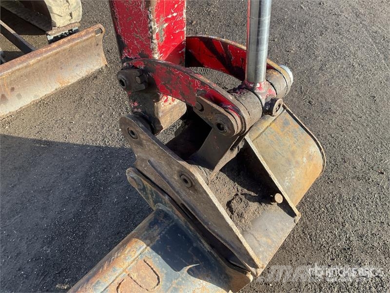Takeuchi TB225 Mini Excavator حفارات صغيرة أقل من 7 طن (حفارات صغيرة)