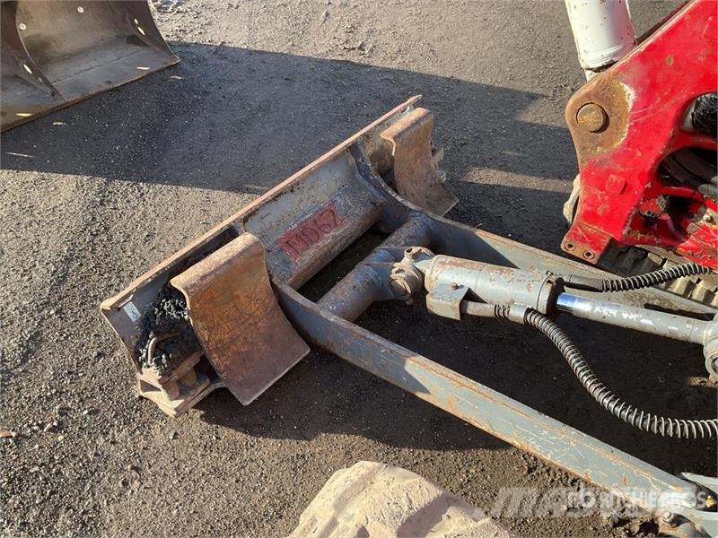 Takeuchi TB225 Mini Excavator حفارات صغيرة أقل من 7 طن (حفارات صغيرة)
