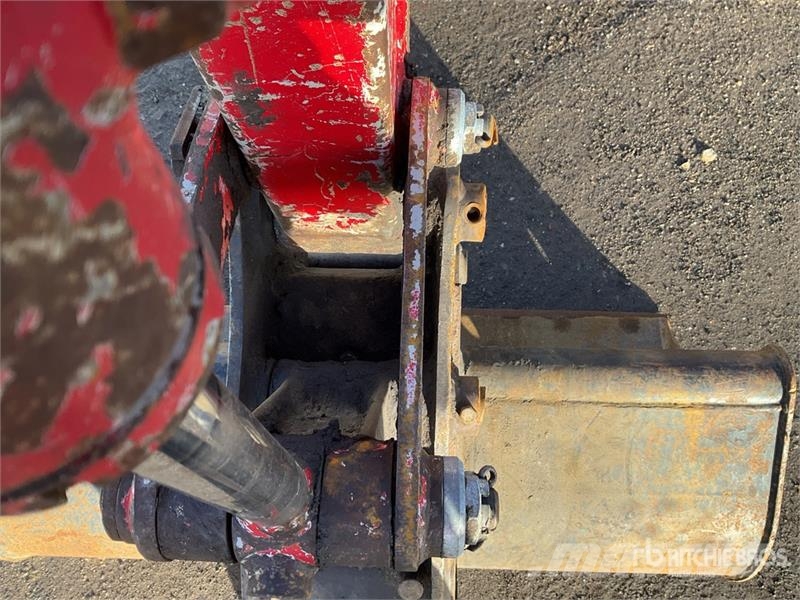 Takeuchi TB225 Mini Excavator حفارات صغيرة أقل من 7 طن (حفارات صغيرة)