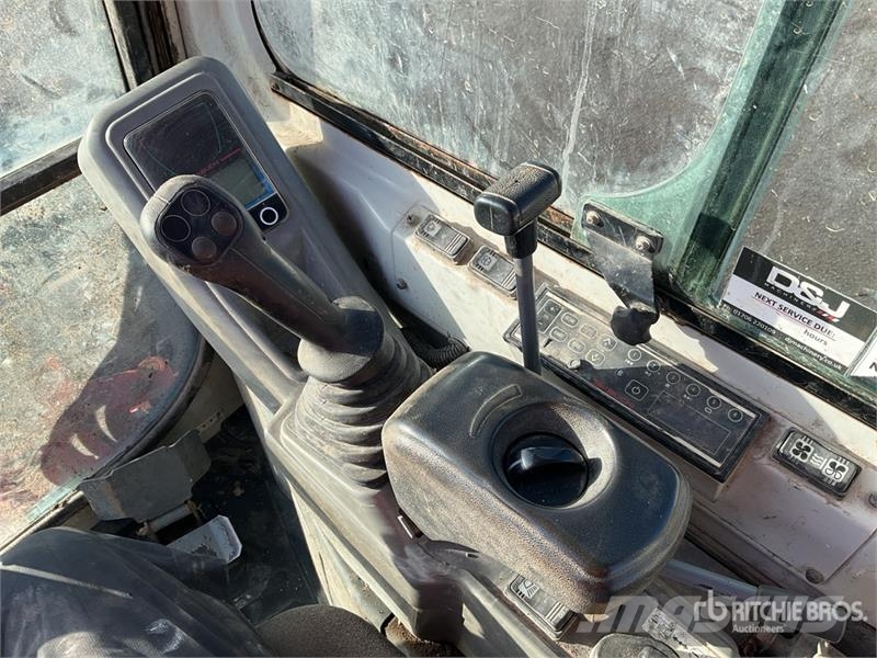 Takeuchi TB225 Mini Excavator حفارات صغيرة أقل من 7 طن (حفارات صغيرة)