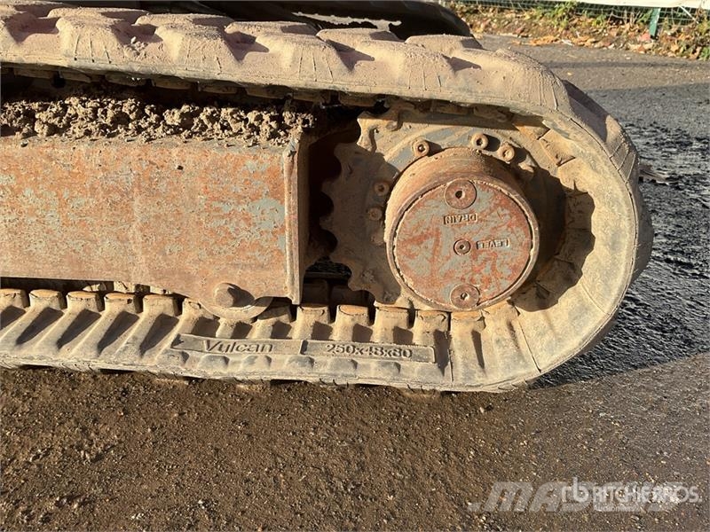 Takeuchi TB225 Mini Excavator حفارات صغيرة أقل من 7 طن (حفارات صغيرة)