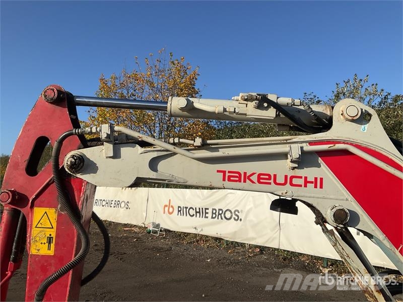 Takeuchi TB225 Mini Excavator حفارات صغيرة أقل من 7 طن (حفارات صغيرة)