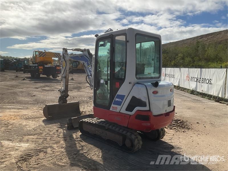 Takeuchi TB225 Mini Excavator Minibagger < 7t
