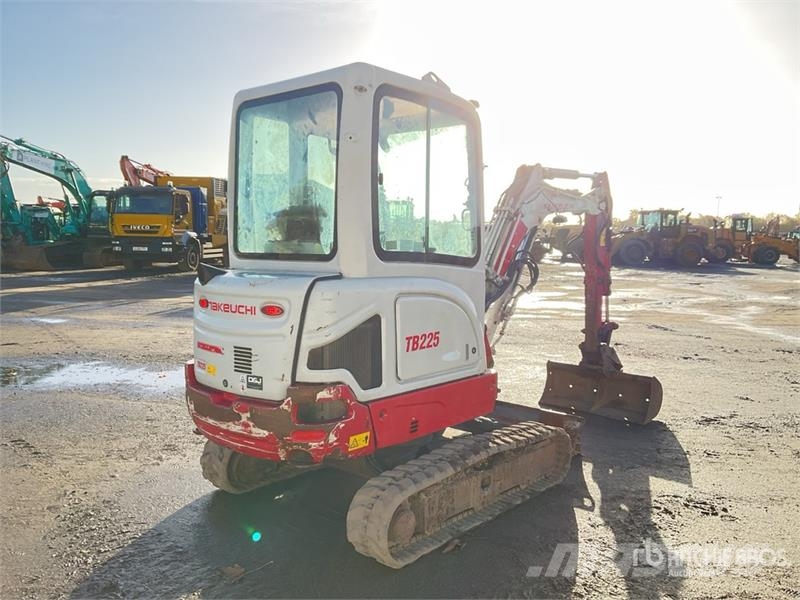 Takeuchi TB225 Mini Excavator حفارات صغيرة أقل من 7 طن (حفارات صغيرة)