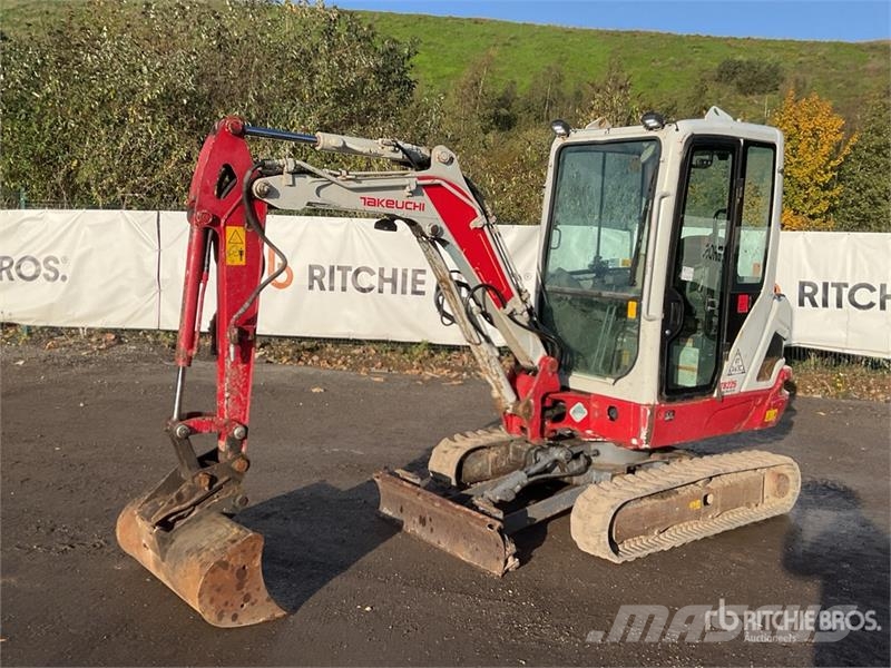 Takeuchi TB225 Mini Excavator حفارات صغيرة أقل من 7 طن (حفارات صغيرة)