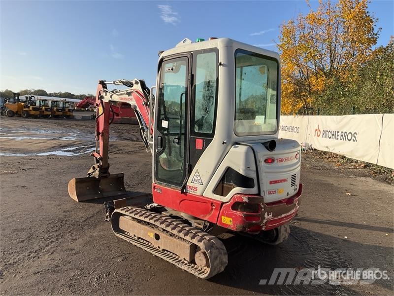 Takeuchi TB225 Mini Excavator حفارات صغيرة أقل من 7 طن (حفارات صغيرة)