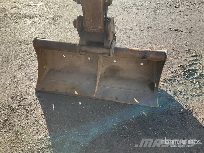 Takeuchi TB225 Mini Excavator حفارات صغيرة أقل من 7 طن (حفارات صغيرة)