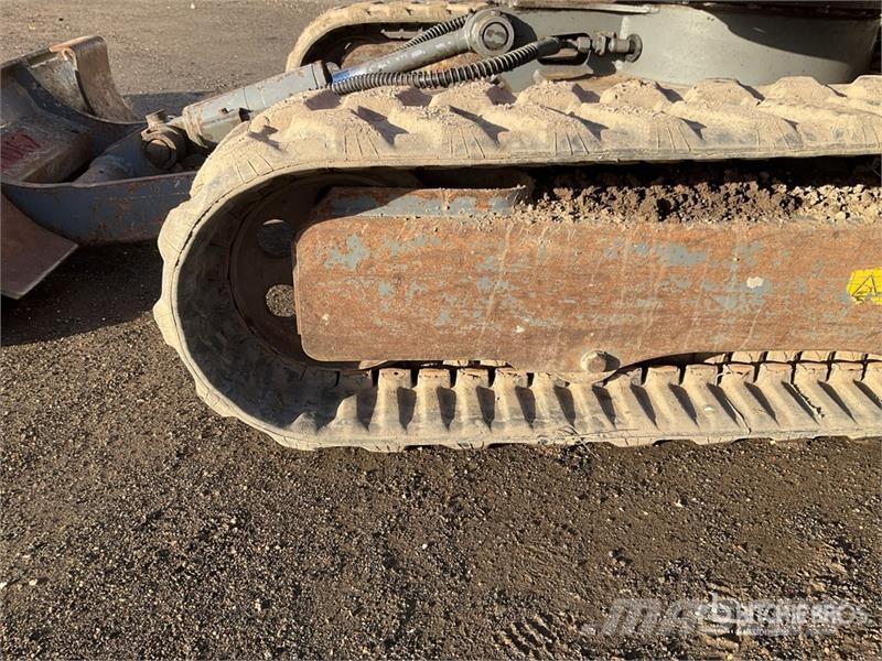 Takeuchi TB225 Mini Excavator حفارات صغيرة أقل من 7 طن (حفارات صغيرة)