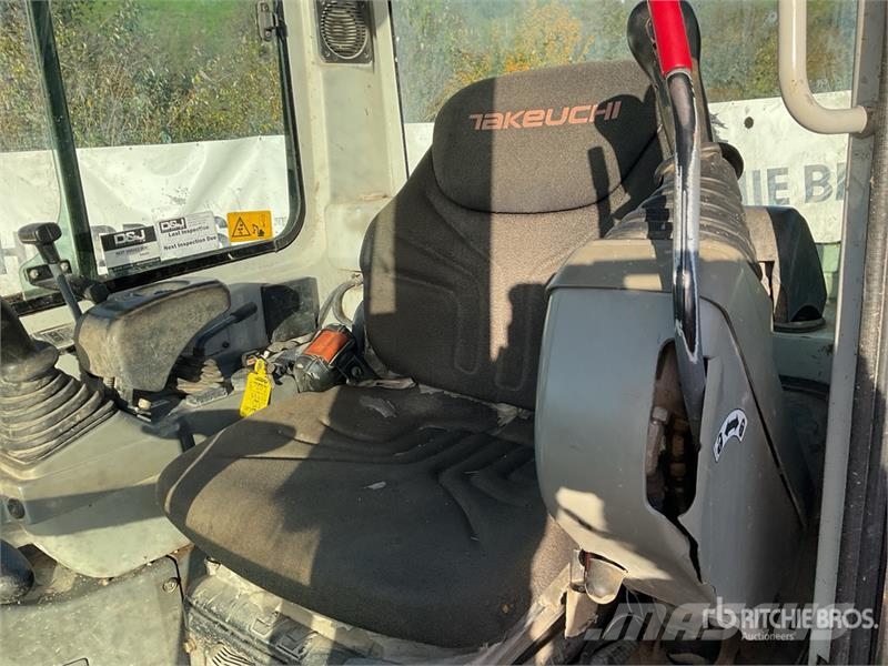 Takeuchi TB225 Mini Excavator حفارات صغيرة أقل من 7 طن (حفارات صغيرة)