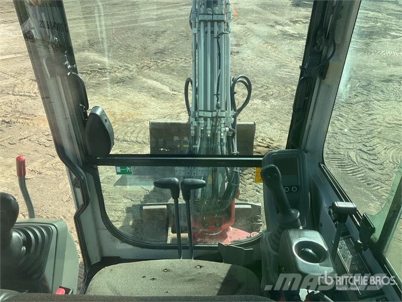 Takeuchi TB225 Mini Excavator Minibagger < 7t