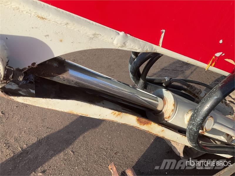 Takeuchi TB225 Mini Excavator حفارات صغيرة أقل من 7 طن (حفارات صغيرة)