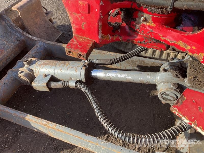 Takeuchi TB225 Mini Excavator حفارات صغيرة أقل من 7 طن (حفارات صغيرة)
