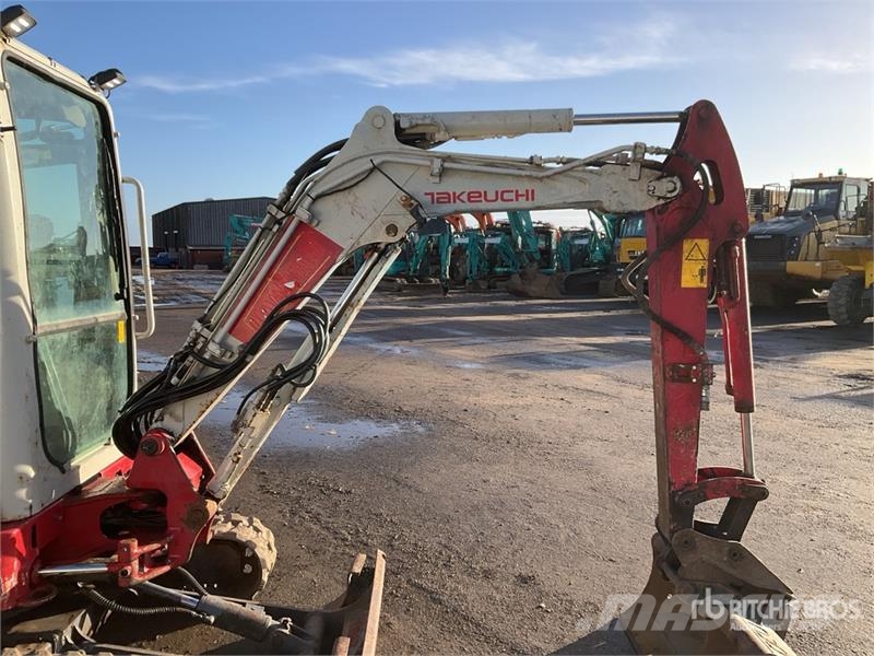Takeuchi TB225 Mini Excavator حفارات صغيرة أقل من 7 طن (حفارات صغيرة)