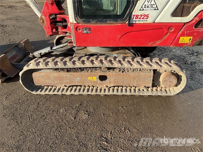 Takeuchi TB225 Mini Excavator حفارات صغيرة أقل من 7 طن (حفارات صغيرة)