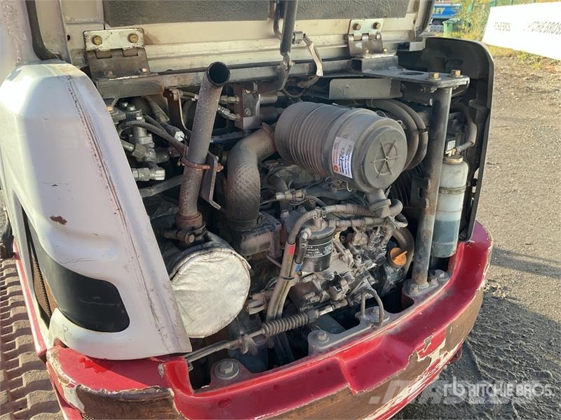 Takeuchi TB225 Mini Excavator حفارات صغيرة أقل من 7 طن (حفارات صغيرة)
