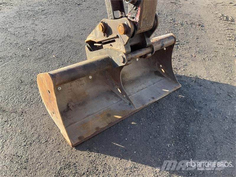 Takeuchi TB225 Mini Excavator حفارات صغيرة أقل من 7 طن (حفارات صغيرة)