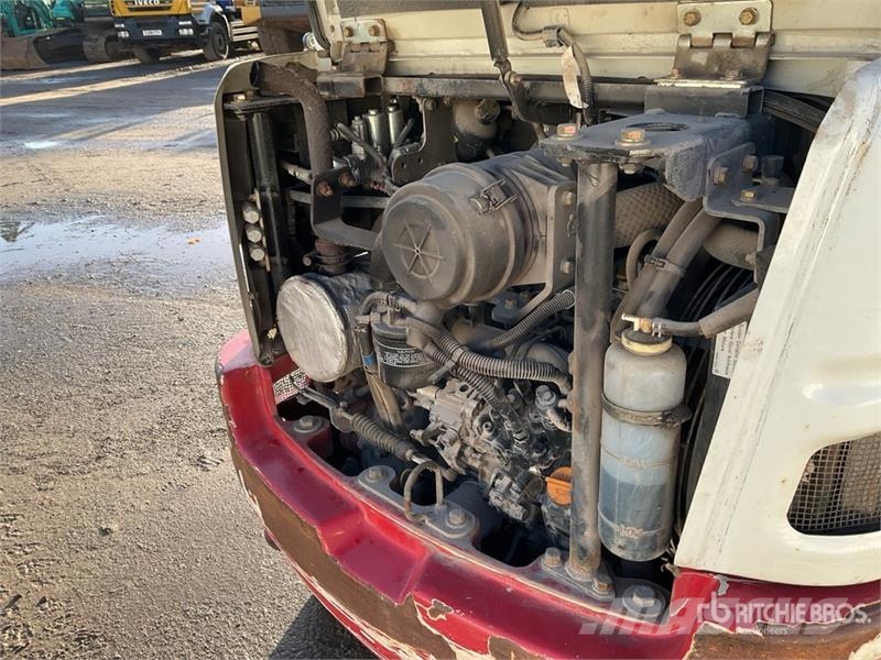 Takeuchi TB225 Mini Excavator حفارات صغيرة أقل من 7 طن (حفارات صغيرة)