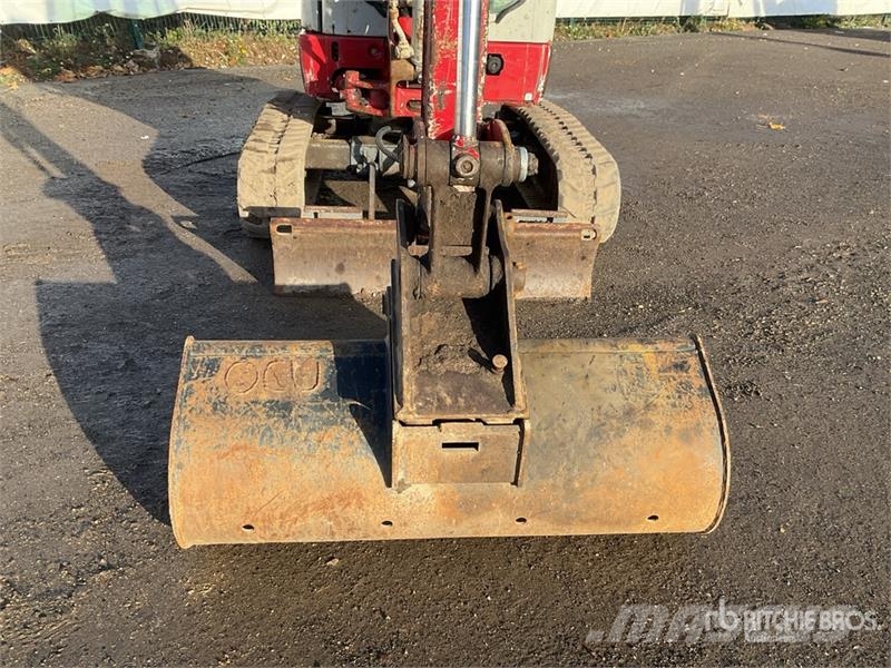 Takeuchi TB225 Mini Excavator حفارات صغيرة أقل من 7 طن (حفارات صغيرة)