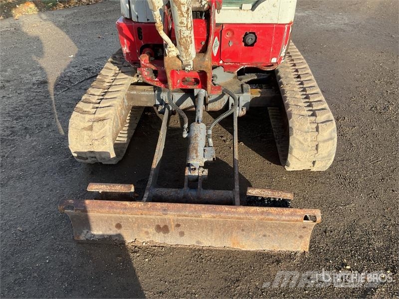 Takeuchi TB225 Mini Excavator حفارات صغيرة أقل من 7 طن (حفارات صغيرة)