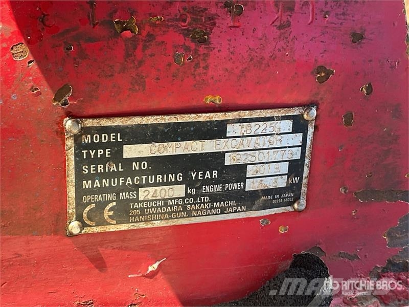 Takeuchi TB225 Mini Excavator حفارات صغيرة أقل من 7 طن (حفارات صغيرة)