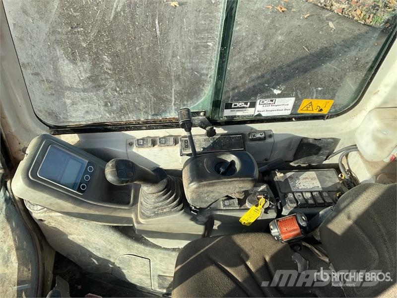 Takeuchi TB225 Mini Excavator حفارات صغيرة أقل من 7 طن (حفارات صغيرة)