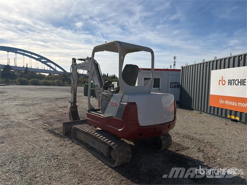 Takeuchi TB235 Mini pelle < 7t