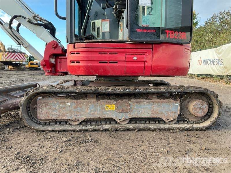 Takeuchi TB23R Mini Excavator Minibagger < 7t