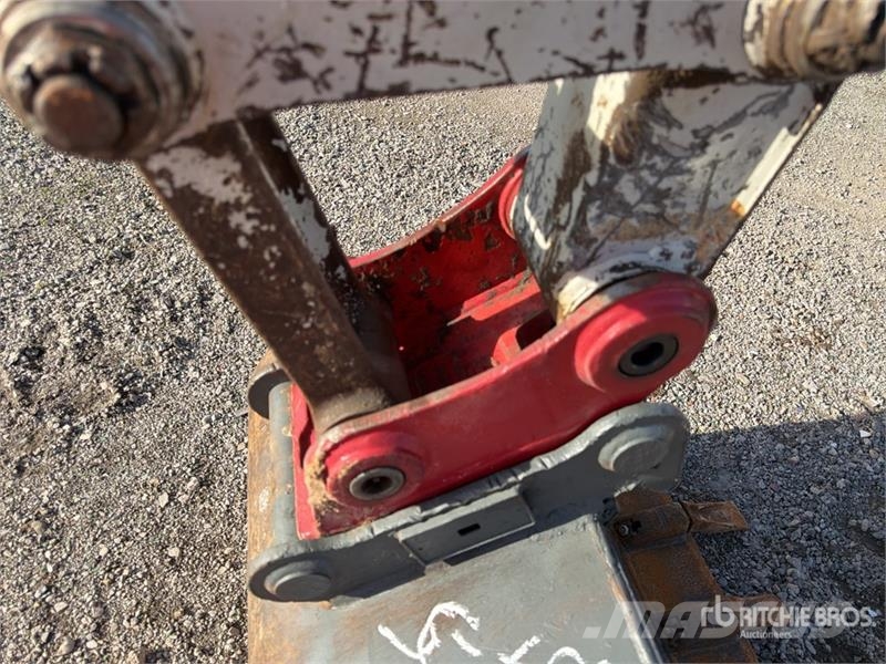 Takeuchi TB250 حفارات صغيرة أقل من 7 طن (حفارات صغيرة)