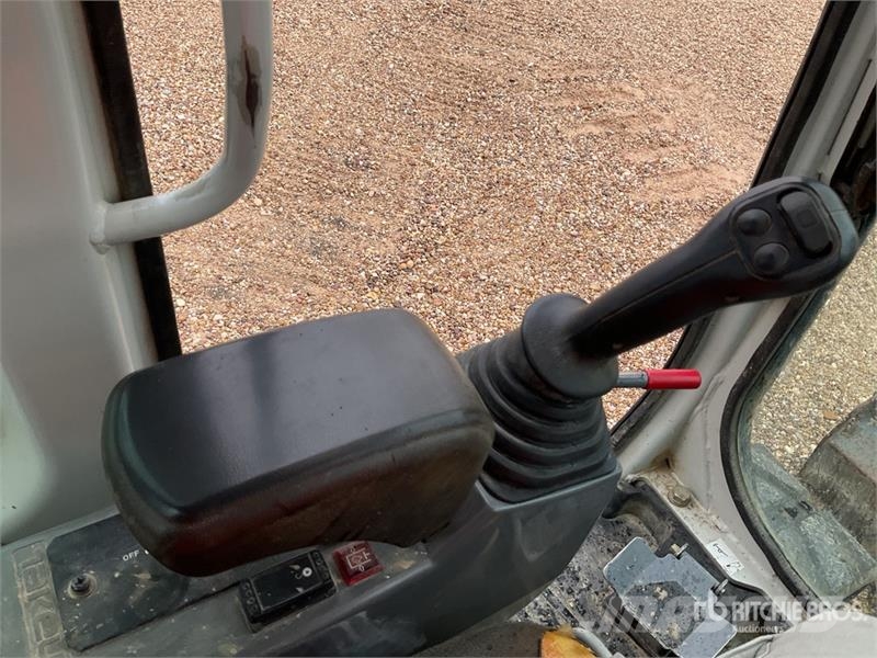 Takeuchi TB250 Mini pelle < 7t