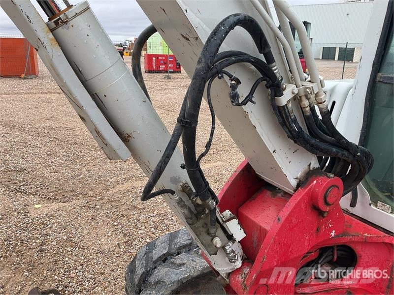 Takeuchi TB250 Mini pelle < 7t