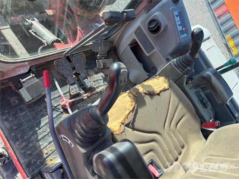 Takeuchi TB250 حفارات صغيرة أقل من 7 طن (حفارات صغيرة)