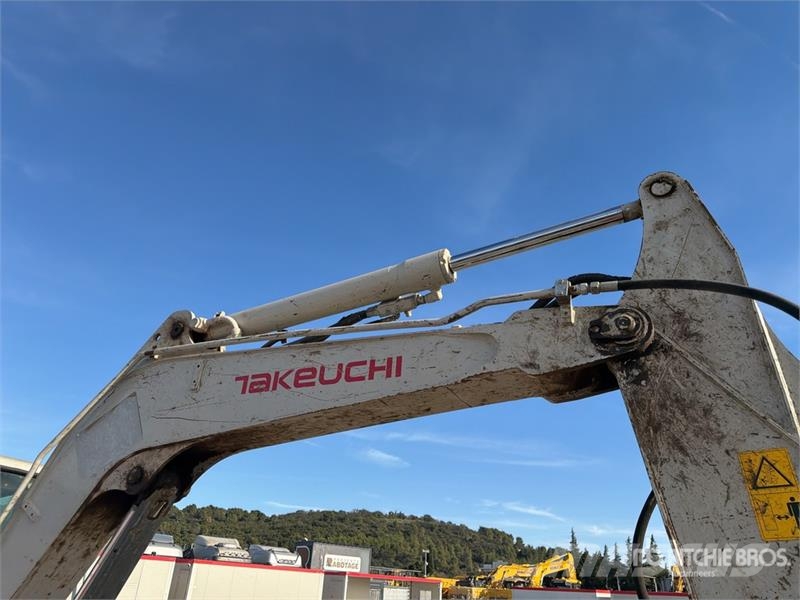 Takeuchi TB250 حفارات صغيرة أقل من 7 طن (حفارات صغيرة)