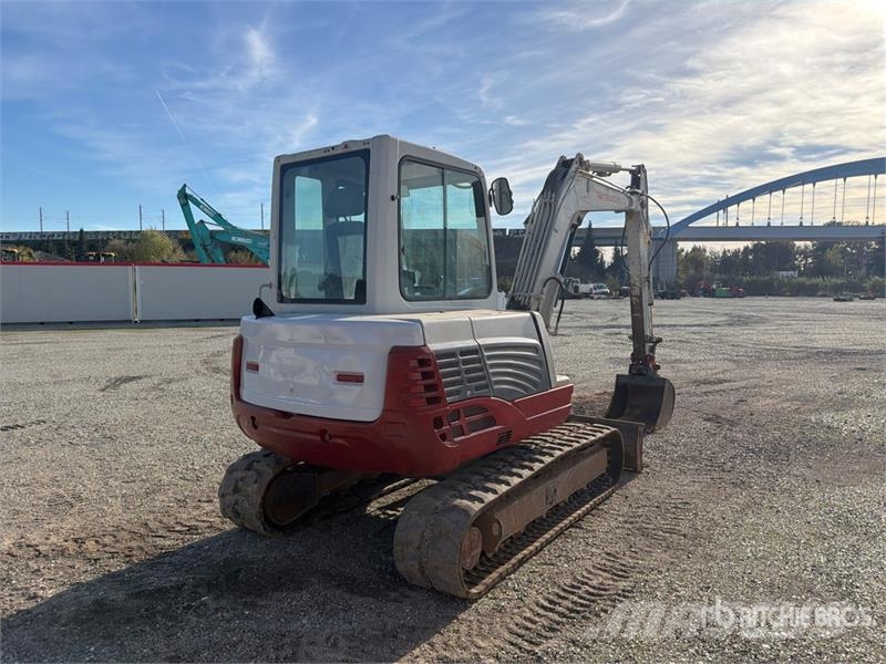Takeuchi TB250 حفارات صغيرة أقل من 7 طن (حفارات صغيرة)